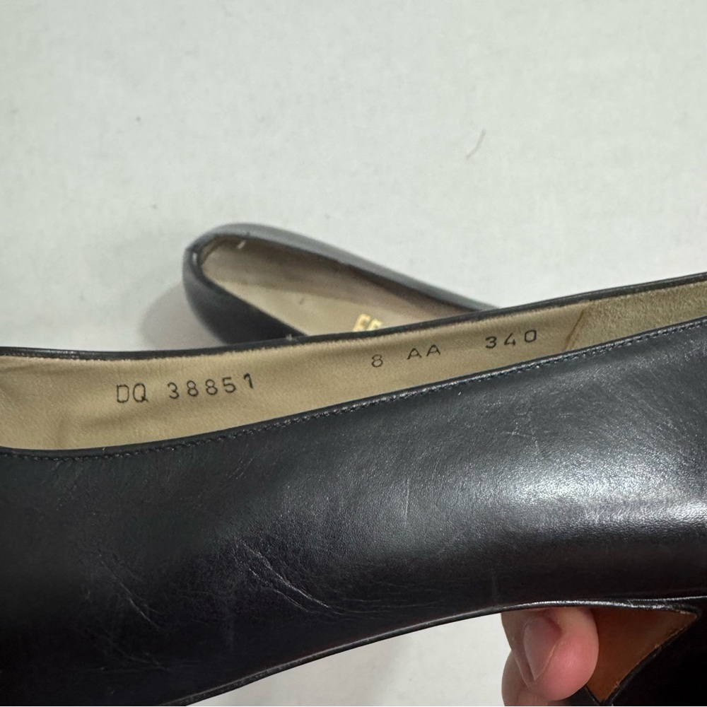 Salvatore Ferragamo Black Leather Cap Toe Pumps Size 8AA Block Heel Italy - Picture 6 of 7